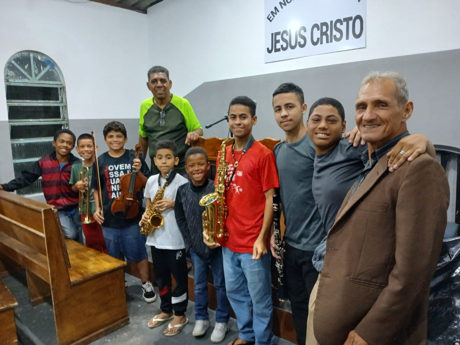 AULAS DE MUSICA GRATUTAS NA COMUNIDADE CRISTÃ EM PERUIBE